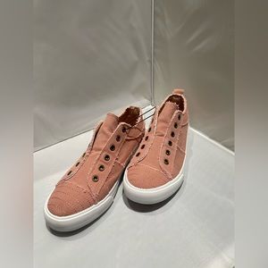 Pink slip on sneakers, size nine